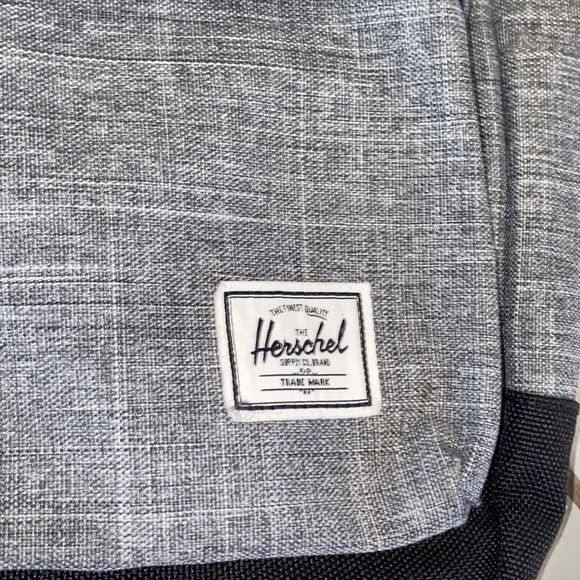 Herschel Supply Co. Gray Crossbody Sling Bag with Logo Patch Travel Chest Bag - Picture 2 of 10